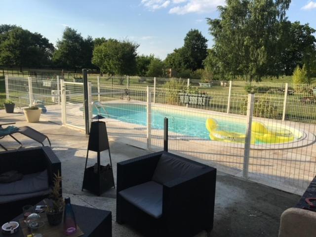 Cottage A La Campagne Avec Piscine Et Spa Ardentes Εξωτερικό φωτογραφία