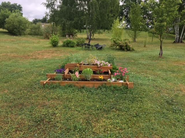 Cottage A La Campagne Avec Piscine Et Spa Ardentes Εξωτερικό φωτογραφία