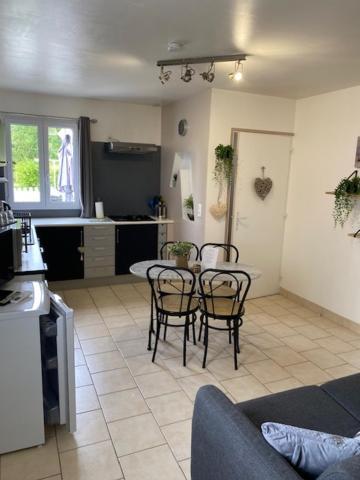 Cottage A La Campagne Avec Piscine Et Spa Ardentes Εξωτερικό φωτογραφία